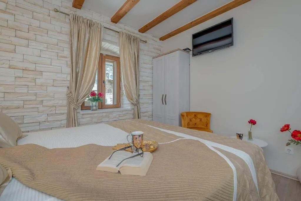 Diva 1,Stylish Old Town Studio Apartment Near Beach 스플리트