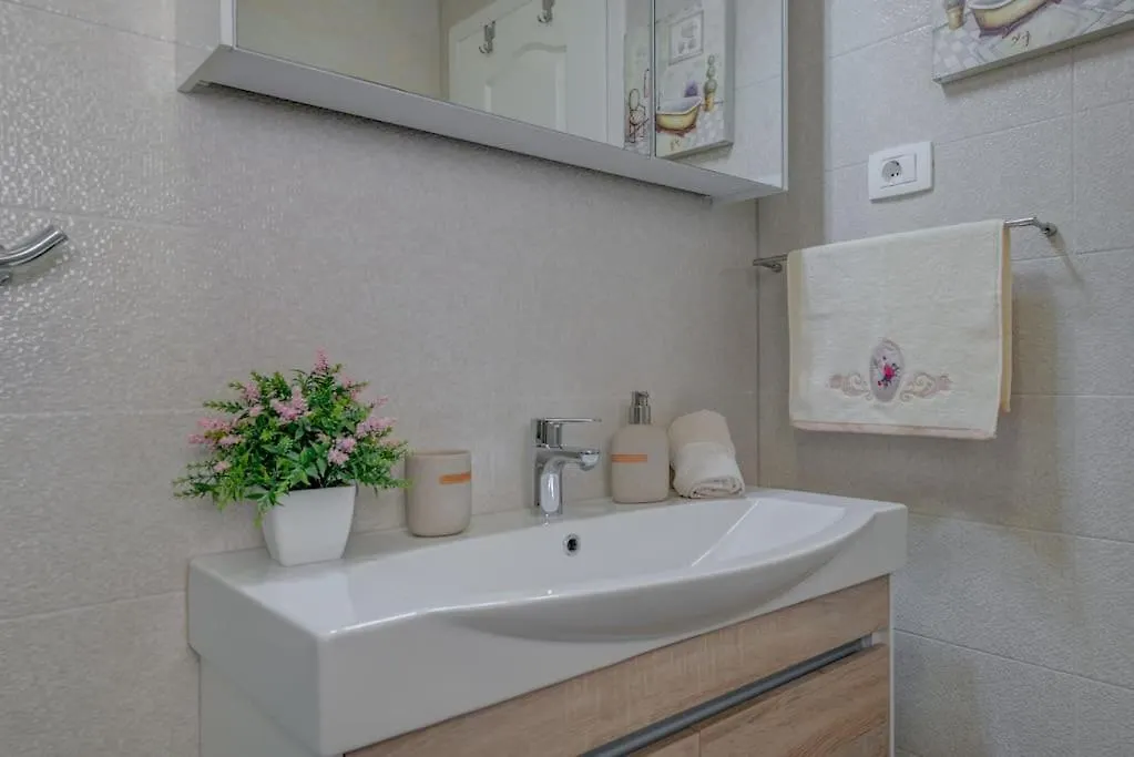 Diva 1,Stylish Old Town Studio Apartment Near Beach 스플리트