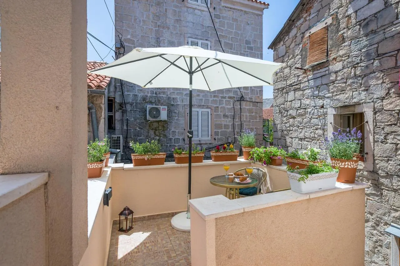 Diva 1,Stylish Old Town Studio Apartment Near Beach 스플리트