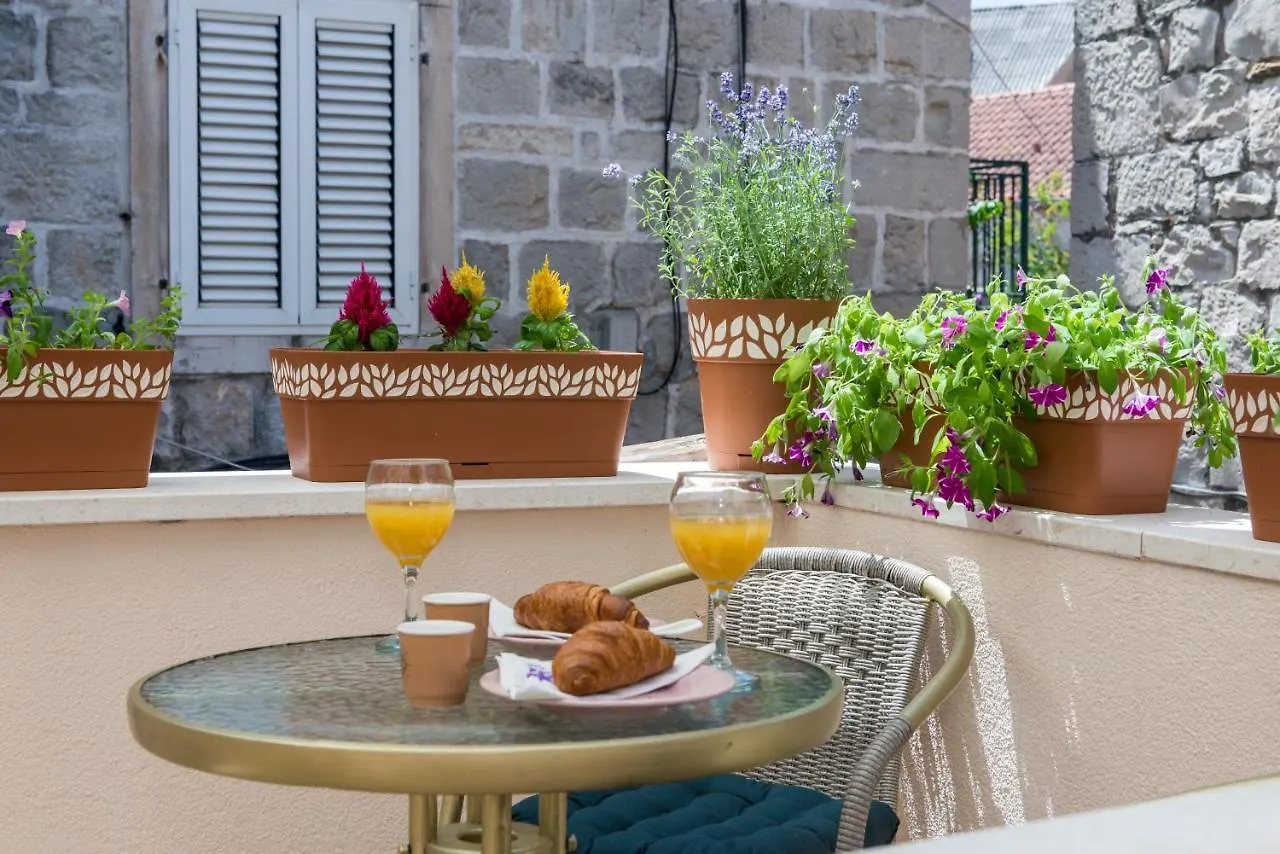 Diva 1,Stylish Old Town Studio Apartment Near Beach 스플리트